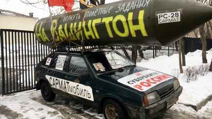 Россияне привезли в Гомель агитационный «сарматомобиль» с ракетой на крыше