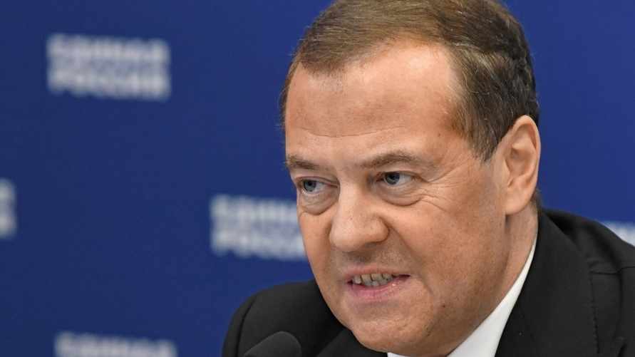 Медведев пообещал ударить по Берлину в случае ареста Путина. Но россияне напомнили ему про нюанс