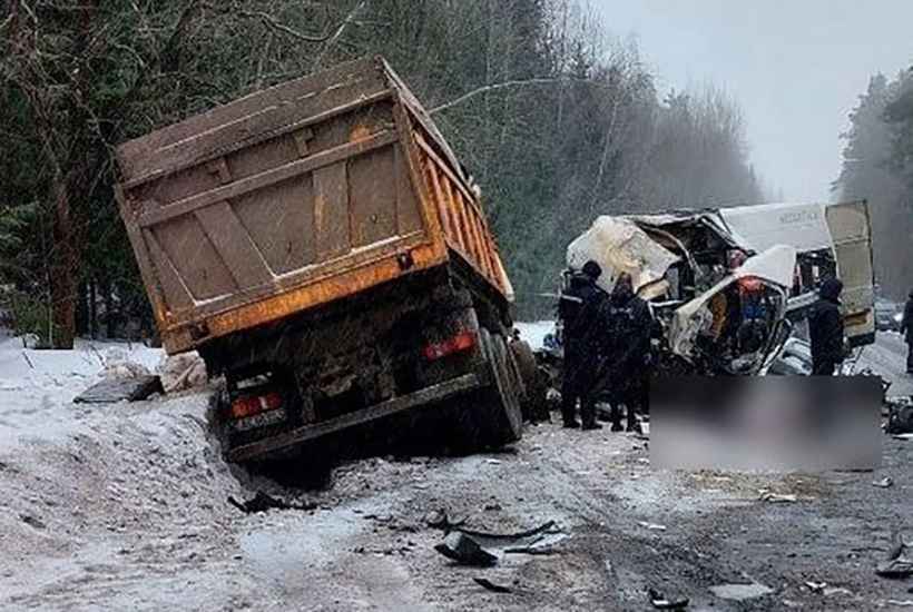 Назвали причины гибели пассажиров маршрутки под Смолевичами: Школьный автобус сломался, МАЗ был без техосмотра