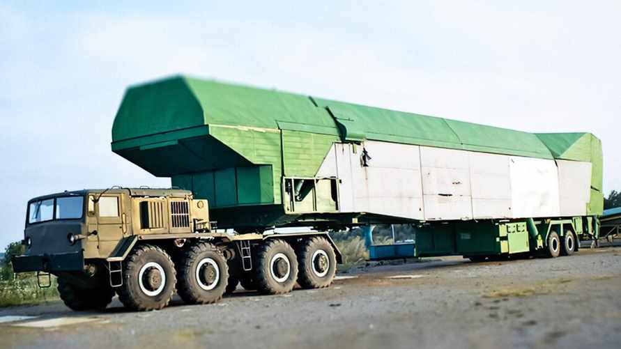 В НАН Беларуси пообещали сделать АЭС на колесах. Зачем?