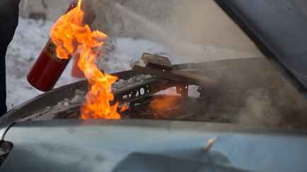 Как белорусам самим потушить загоревшийся автомобиль? Ответили в МЧС