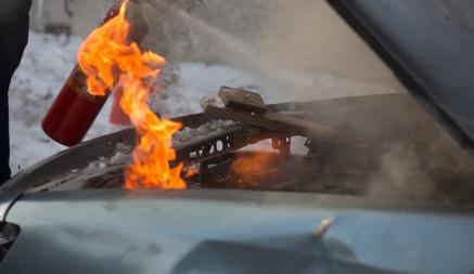 Как белорусам самим потушить загоревшийся автомобиль? Ответили в МЧС