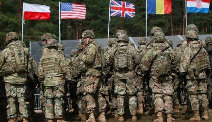 В НАТО заговорили о размещении 300 тысяч военных на границе с Беларусью и Россией – Politico