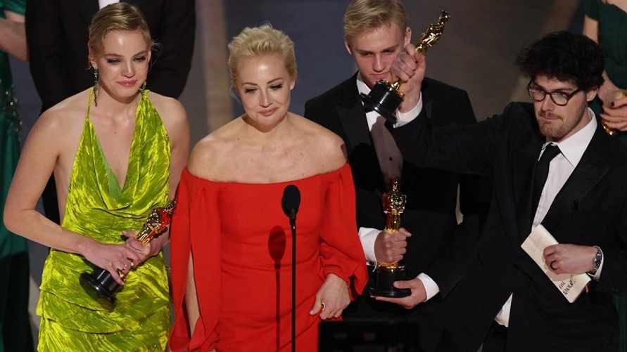 Фото: Reuters. Слева направо: Дарья, Юлия и Захар Навальные и режиссер Дэниел Роэр