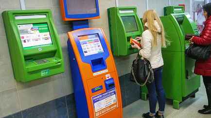 Сразу несколько банков в Беларуси объявили о техработах. Какие карты не будут работать?