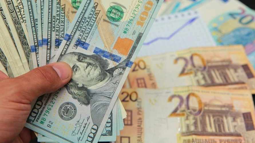 Курсы доллара и евро в Беларуси выросли до максимума за 10 месяцев