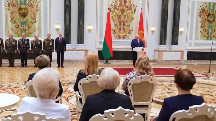 Лукашенко назвал Зеленского "гнидой" и пообещал ответить - "Вызов брошен"