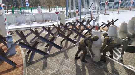 Теперь точно. Польша установила противотанковые заграждения на границе с Беларусью