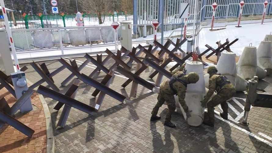 Теперь точно. Польша установила противотанковые заграждения на границе с Беларусью