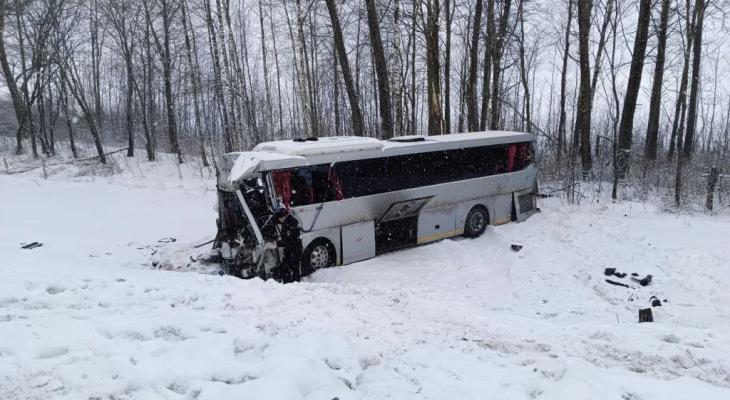 В России в аварии автобуса и двух грузовиков погиб белорус