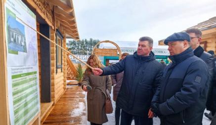 Головченко пообещал белорусам кредиты на деревянные домики. Но те пока без фундамента и крыши