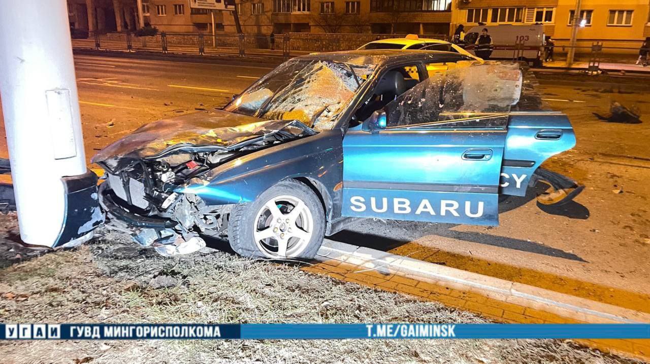 В Минске Subaru сбил 24-летнюю девушку и выехал на встречную полосу