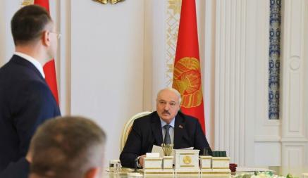 Лукашенко рассказал, кого чиновники предложили выдвинуть в следующие президенты