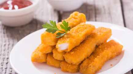 Из чего на самом деле делают рыбные палочки? Вот что белорусам нужно искать на этикетке, чтобы выбрать настоящие