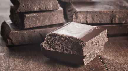 Можно ли есть шоколад с белым налетом? А с серым? Разобрались откуда берётся на белорусских шоколадках