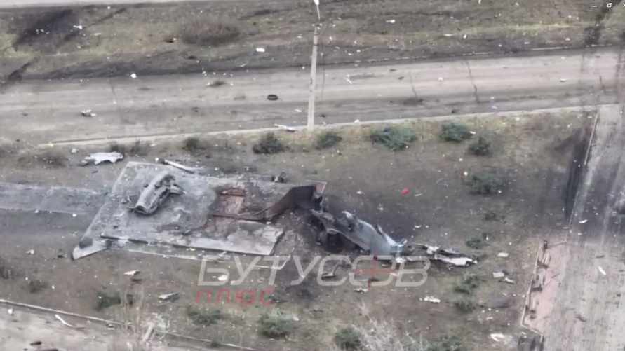 В Бахмуте подорвали самолет-памятник МиГ-17