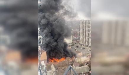 В Ростове загорелось здание ФСБ
