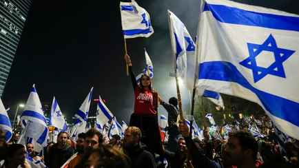 Премьер Израиля решил отменить судебную реформу после массовых протестов