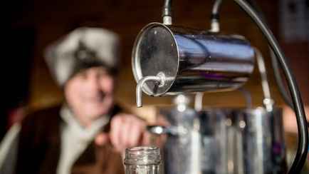 Можно ли белорусам гнать самогон для себя? В милиции ответили