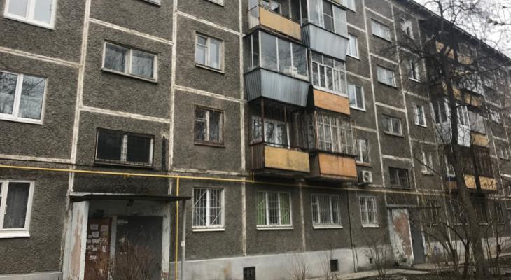 В Минске обрушился козырек подъезда многоэтажки