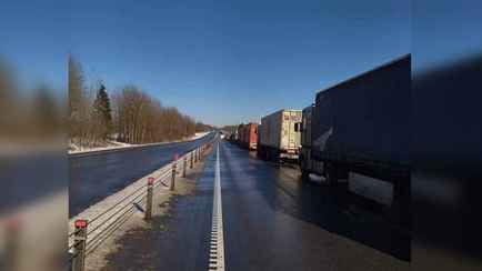 На границе Беларуси с Россией очередь из фур растянулась на километры. Что происходит?