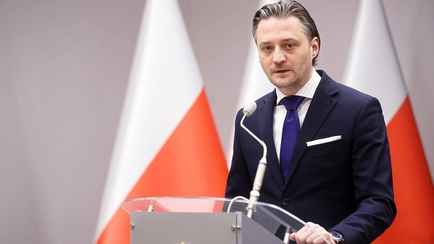 Польша пообещала бесплатно выдавать белорусам аналог паспорта для поездок за границу. Кто сможет получить?