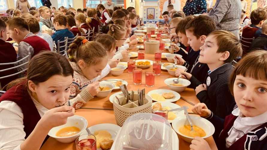 В минских школах решили внедрить новые блюда и сократить ассортимент буфетов