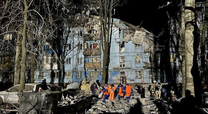 В Запорожье ракета разрушила три этажа жилого дома
