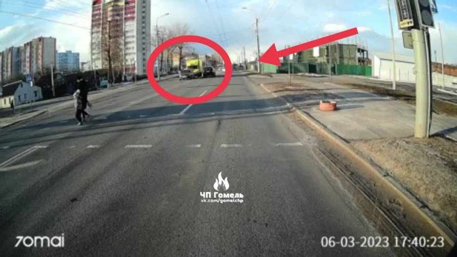 На видео попало, как в Гомеле карма наказала водителя