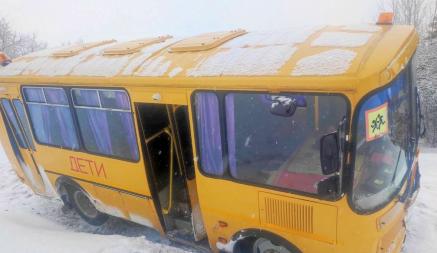 Школьный автобус оказался в кювете в Быховском районе