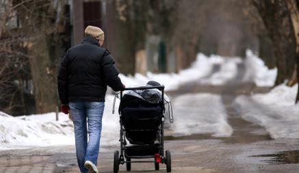 Кому из мужчин полагается 2 недели отпуска после рождения ребенка? Объяснили в Минтруда Беларуси