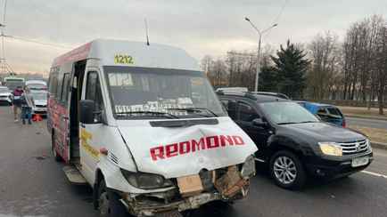 В Минске 4 пассажира маршрутки попали в больницу после столкновения с легковушкой