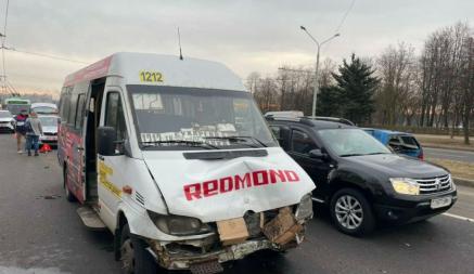 В Минске 4 пассажира маршрутки попали в больницу после столкновения с легковушкой