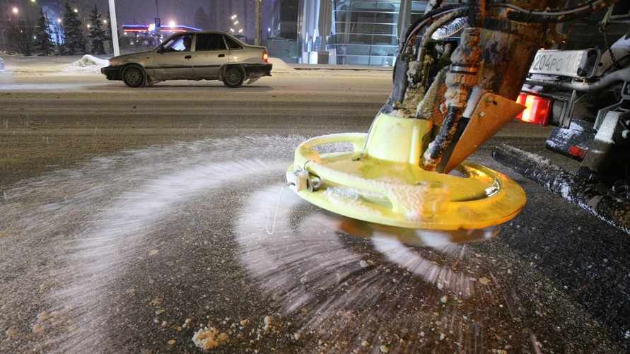 На белорусские дороги пообещали сыпать экспериментальный ингибитор. Зачем?