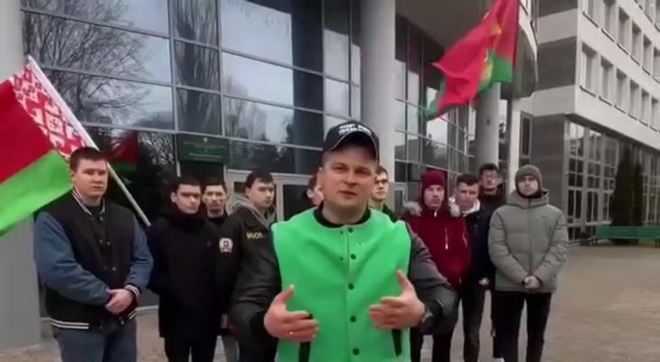 Белорусским подросткам предложили идти в дружинники — «Западные конкуренты бесятся»