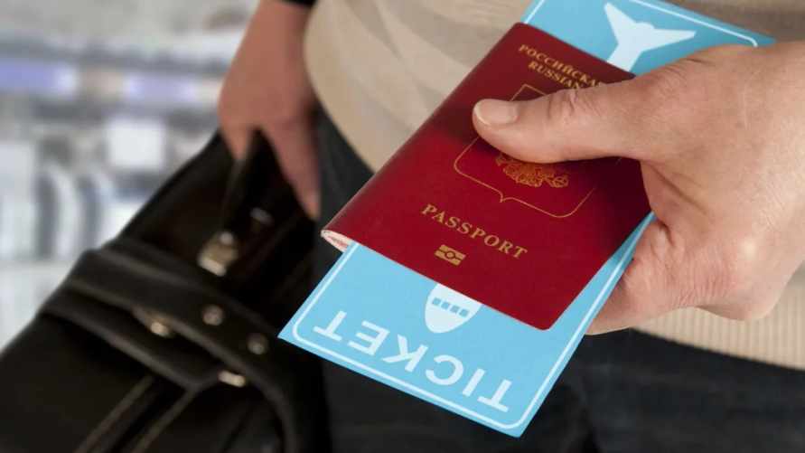 ФСБ ужесточает выезд из России для некоторых граждан — Британская разведка