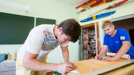 60 рублей за несколько дней. Узнали, как белорусские школьники могут заработать на каникулах