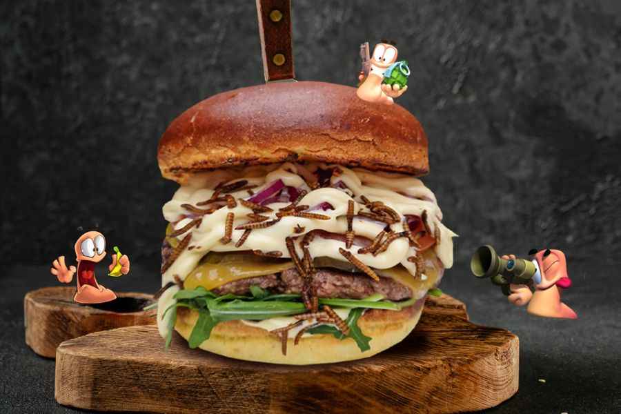 В Польше стали продавать бургеры с червями. Сколько стоят?