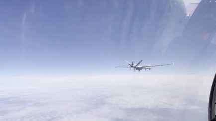 В РФ показали видео сближения российского Су-27 с американским MQ-9