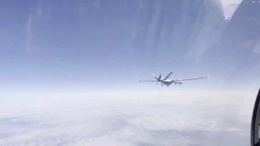 В РФ показали видео сближения российского Су-27 с американским MQ-9