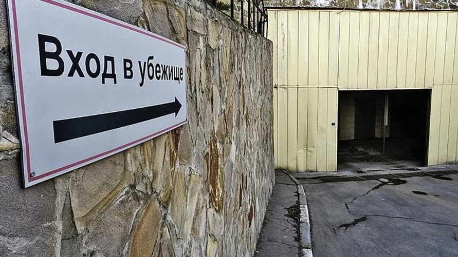 Жителей Москвы и Свердловской области попросили пройти в бомбоубежища