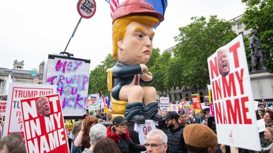 Большинство американцев поддержали суд над Трампом. Что происходит в Нью-Йорке?