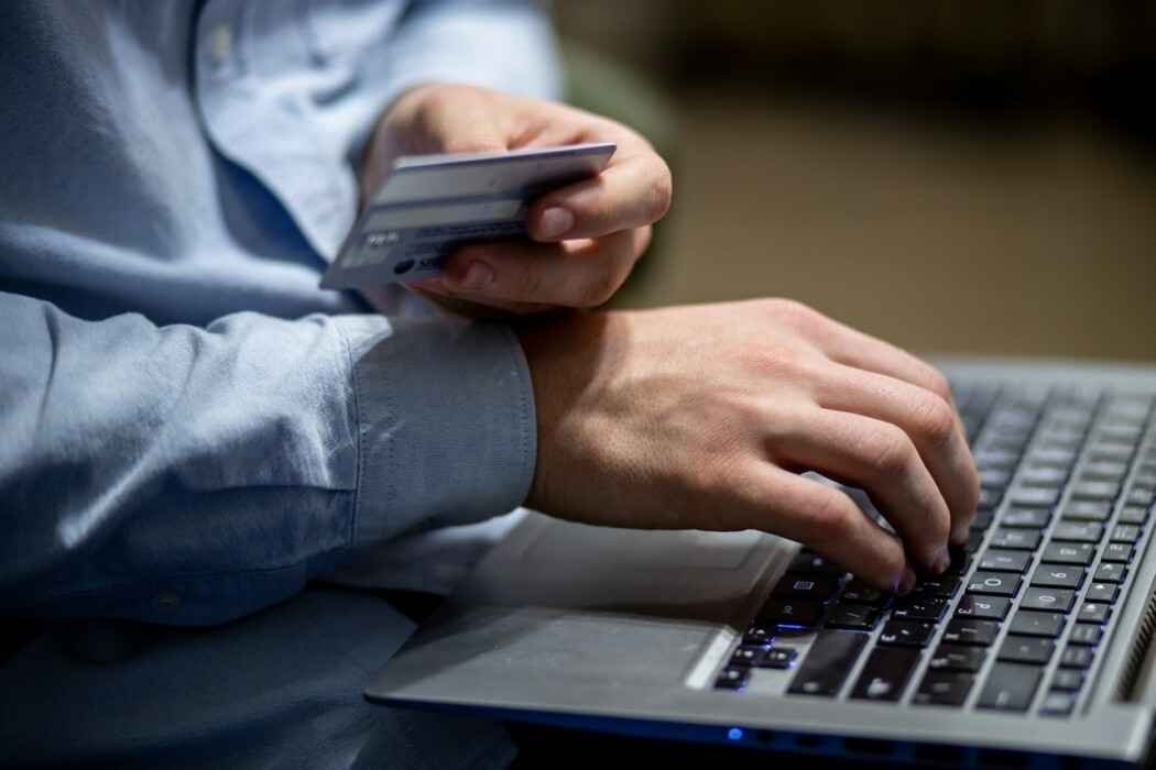 Могут ли белорусы вернуть деньги после развода мошенников? Рассказали в СК