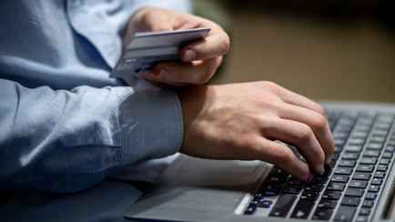 Могут ли белорусы вернуть деньги после развода мошенников? Рассказали в СК