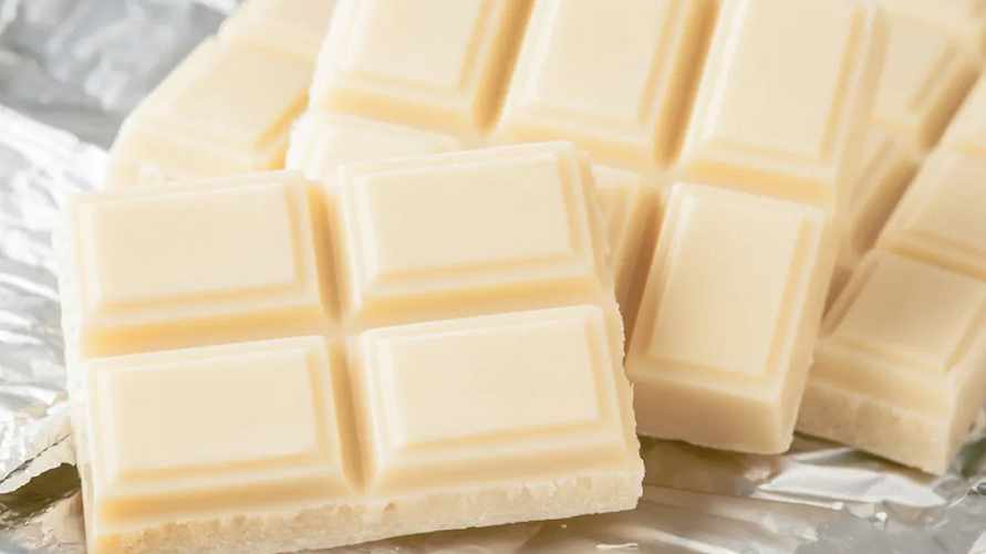 Можно ли называть белый шоколад шоколадом? Узнали, из чего его делают на самом деле