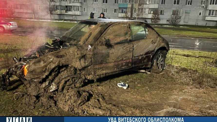 В Витебске Mercedes влетел в ограждение во время погони ГАИ