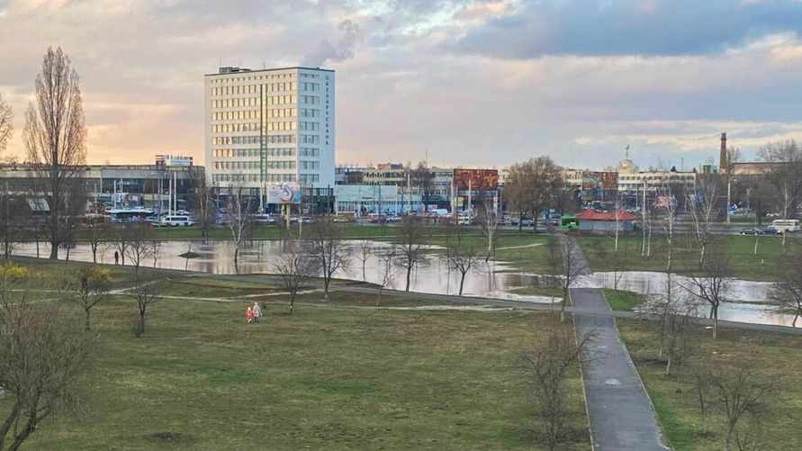 В Бресте пропала холодная вода и появилось "озеро". Что произошло?