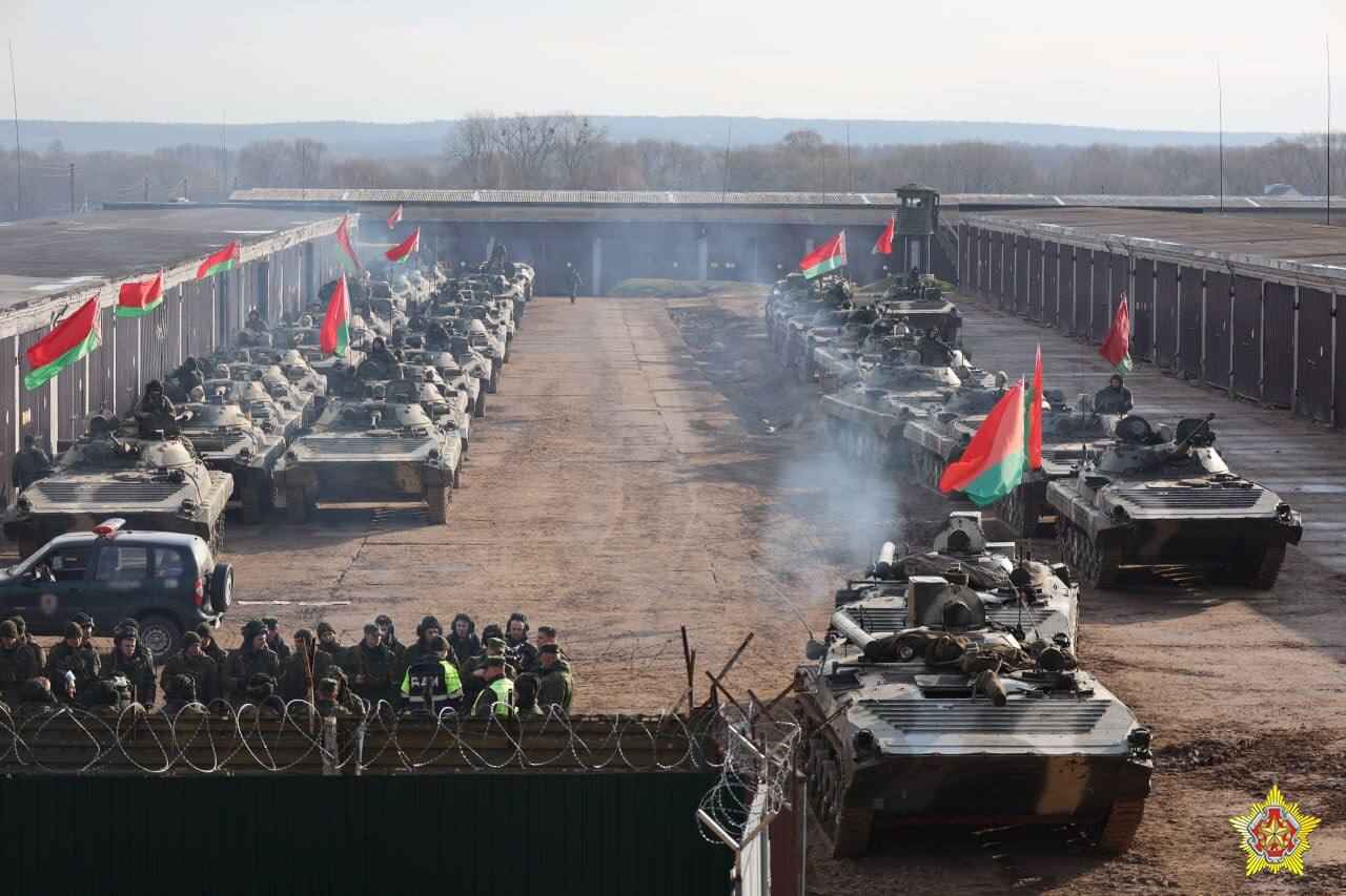 "Настроение боевое" - В Минобороны Беларуси пообещали привлечь к учениям артистов и запустить свое телевещание