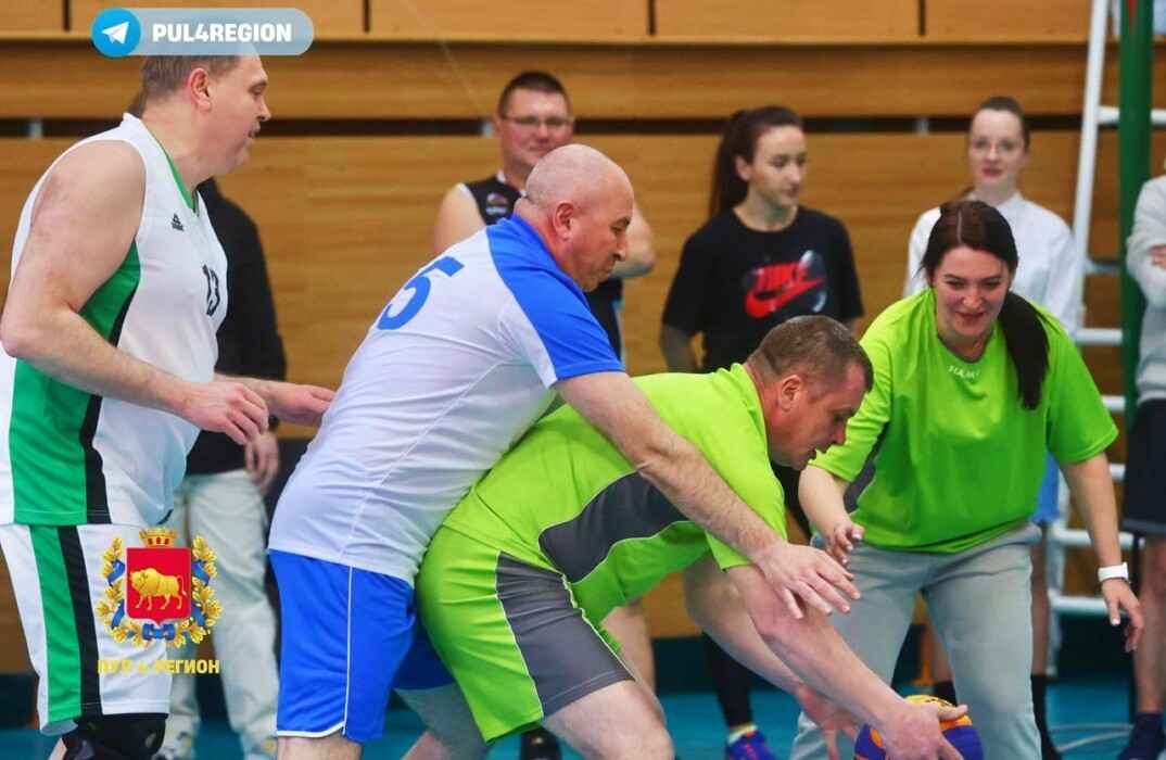 В Гродно чиновники сыграли в баскетбол. Вот как это было