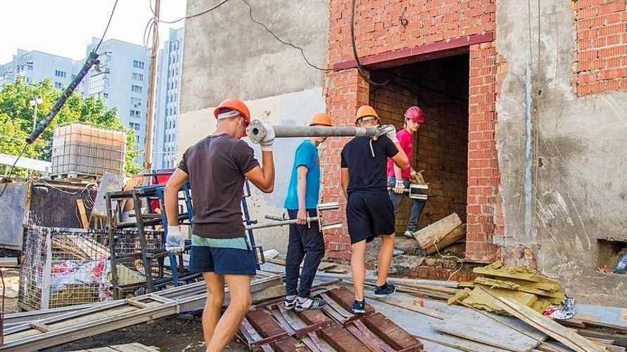 В Минтруда рассказали, какие вакансии подготовили для белорусских школьников и студентов на лето